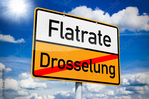 Photo: Orteingangsschild mit Flatrate und Drosselung Orteingangsschild mit Flatrate und Drosselung