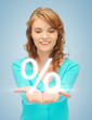 Foto: girl showing sign of percent in her hand girl showing sign of percent in her hand