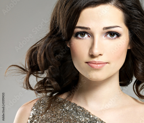 Photo: Beautiful brunette woman with style hairstyle Beautiful brunette woman with style hairstyle