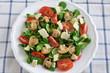 Salat mit gebratenen Champignons, Tomaten und Parmesan