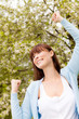 Foto: happy carefree park woman happy carefree park woman