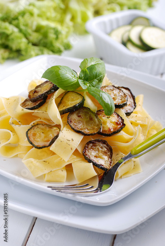 Photo: pappardelle all'uovo con zucchine fritte pappardelle all'uovo con zucchine fritte