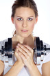 Junge Frau mit Hantel