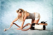 Photo: Pin-up Girl mit Staubsauger Pin-up Girl mit Staubsauger