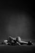 Foto: mime prisoner over dark background mime prisoner over dark background