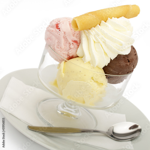 Photo: Gemischtes Eis mit Sahne Gemischtes Eis mit Sahne