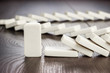 Foto: domino piece standing still concept domino piece standing still concept