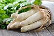 Frischer weißer Spargel