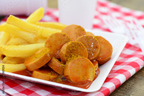 Photo: Currywurst mit Pommes Currywurst mit Pommes