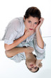 Foto: Woman touching throat Woman touching throat