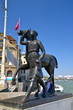 Foto: Amazon walking a horse, statue on the Mittlere Brücke, Basel Amazon walking a horse, statue on the Mittlere Brücke, Basel