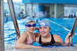 Foto: happy children group at swimming pool happy children group at swimming pool
