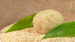 Foto: gekochter und roher quinoa gekochter und roher quinoa