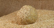 Foto: gekochter und roher quinoa gekochter und roher quinoa
