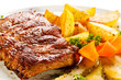 Tasty grilled ribs with vegetables