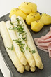 Foto: weißer Spargel mit Kartoffel, Schinken und Sauce Holandaise weißer Spargel mit Kartoffel, Schinken und Sauce Holandaise