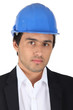 Foto: businessman wearing a helmet businessman wearing a helmet