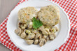 Semmelknödel mit Schwammerlsauce