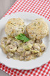 Semmelknödel mit Schwammerlsauce