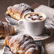 Cappuccino caldo e Brioche