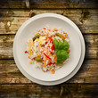 Photo: riso in insalata su fondo di legno riso in insalata su fondo di legno