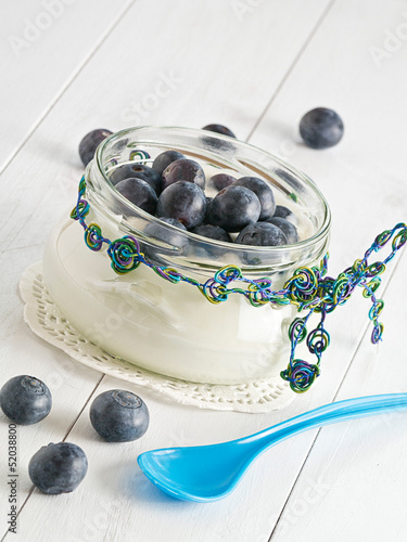 Photo: Quarkspeise mit frischen Heidelbeeren. Quarkspeise mit frischen Heidelbeeren.