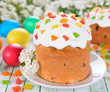 Foto: Easter cake and eggs on a white table Easter cake and eggs on a white table