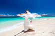 Foto: Happy dancing bride on beach Happy dancing bride on beach