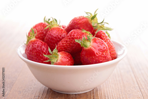 Photo: bowl of strawberries bowl of strawberries
