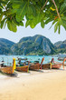 Foto: Boats at sea against the rocks in Thailand Boats at sea against the rocks in Thailand