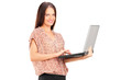 Foto: A smiling professional woman holding a laptop A smiling professional woman holding a laptop