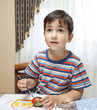Foto: Little boy paints Little boy paints