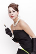 Foto: junge Dame in schwarzem Kleid mit Krone auf dem Kopf junge Dame in schwarzem Kleid mit Krone auf dem Kopf