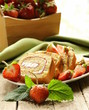 Foto: roulade cake with cream and strawberries roulade cake with cream and strawberries