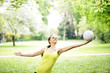 Foto: junge Frau beim Sport junge Frau beim Sport