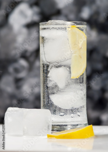 Photo: Bicchiere d'acqua - Glass of water Bicchiere d'acqua - Glass of water