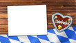 Banner Oktoberfest auf Holz mit Fahne und Lebkuchenherz