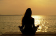 Foto: Young woman in yoga position Young woman in yoga position