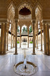 Foto : Lions courtyard in Alhambra, Patio de los Leones, Granada Lions courtyard in Alhambra, Patio de los Leones, Granada
