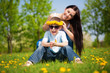 Foto: family in a green park. summer family in a green park. summer
