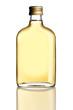 Photo: Flachmann mit Schnaps isoliert Flachmann mit Schnaps isoliert
