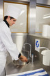 Foto: Concentrated chef washing hands Concentrated chef washing hands