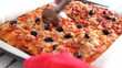 Cortando porciones de pizza