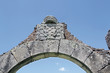 Escudo en  arco, duques de Alba, Abadía, Cáceres, España