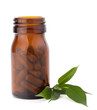 Foto: Herbal drug capsules in brown glass bottle. Alternative medicine Herbal drug capsules in brown glass bottle. Alternative medicine