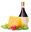 Foto: Red wine bottle, cheese and tomato still life Red wine bottle, cheese and tomato still life