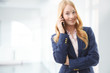 Foto: Happy businesswoman talking on mobile phone Happy businesswoman talking on mobile phone