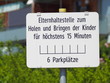 Hinweisschild für Elternhaltestelle