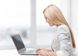 Foto: businesswoman with laptop businesswoman with laptop