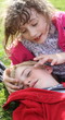 Photo: enfants,frère et sœur,jouant ensemble enfants,frère et sœur,jouant ensemble